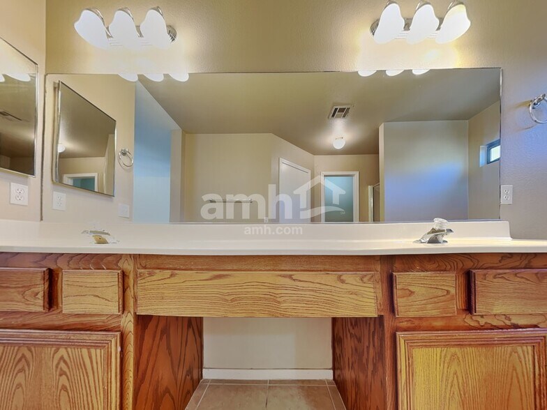 Building Photo - 5934 Bushra Ct