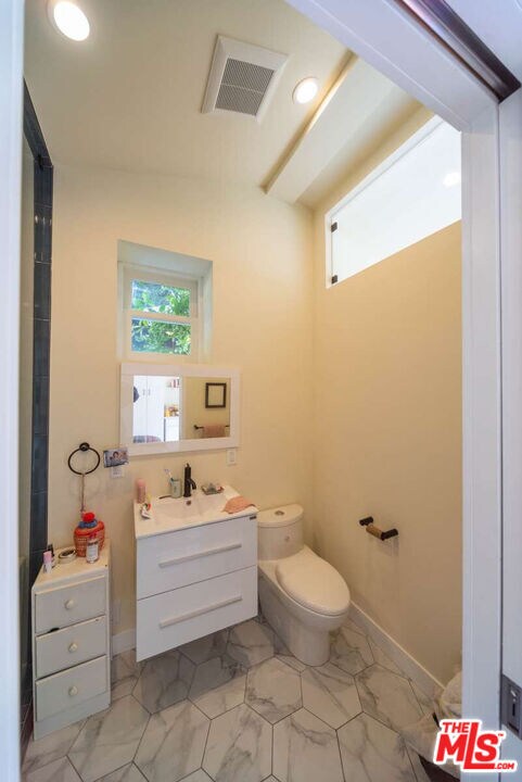 Building Photo - 2424 Canyon Dr