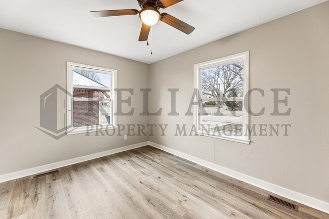 Building Photo - 2506 N Somerset Ave