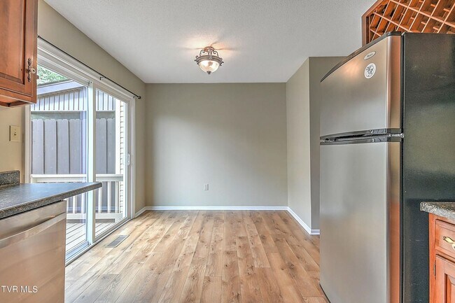 Building Photo - Bellhaven townhouse