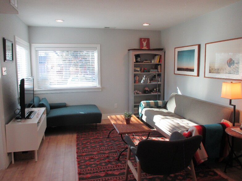 Building Photo - 4886 Perry St