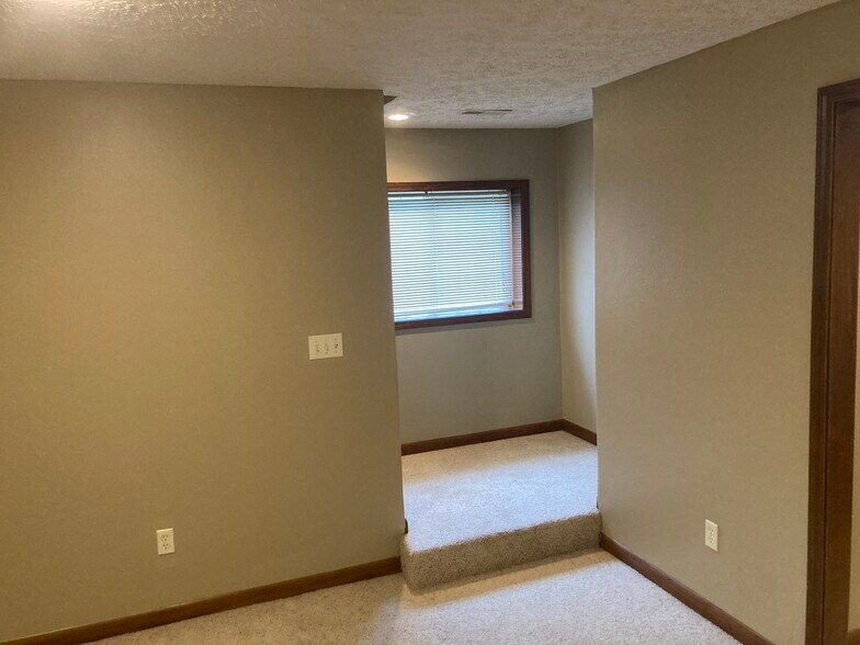 Building Photo - 502 Pepper Hill Dr