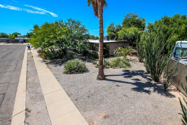 Building Photo - 3202 S Clinton Ave