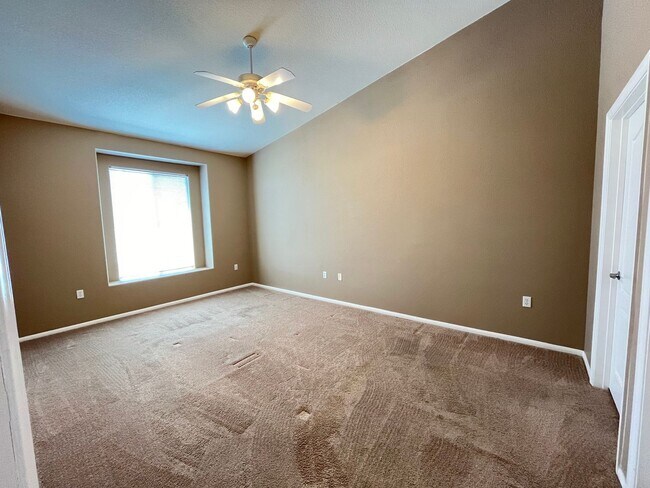 Building Photo - Cozy 2 Bedroom 2 Bathroom Condo in Gated C...
