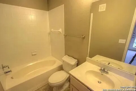 Building Photo - 528 Refugio St