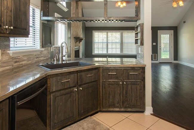 Building Photo - 1066 Windmill Dr