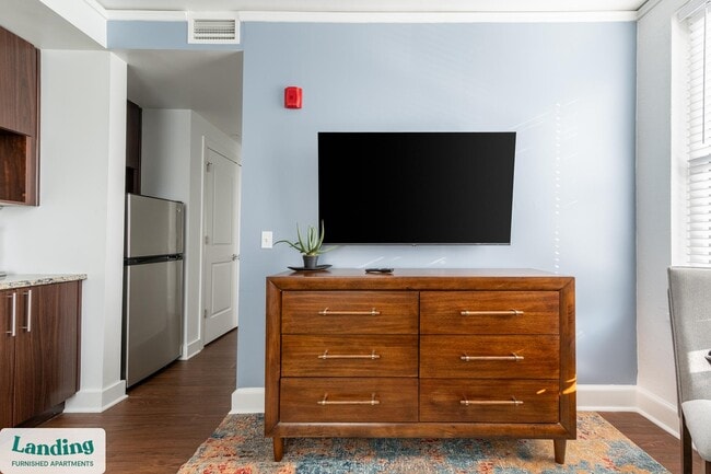 Building Photo - 933 McGee St