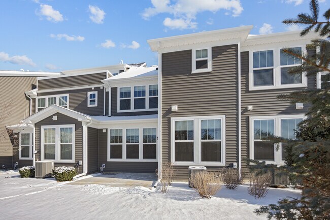 Building Photo - 537 Watercress Dr