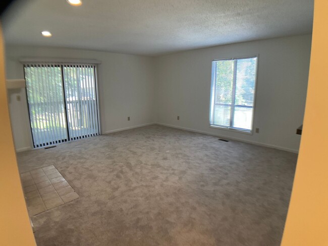 Building Photo - 1 Level 2 Bed, 2 Bath Condo in the heart o...