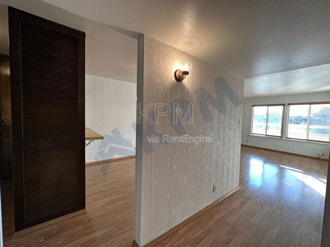 Building Photo - 3790 W Benjamin Holt Dr