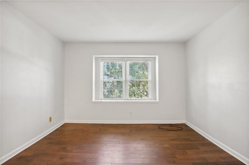 Building Photo - 75 Montre Square NW