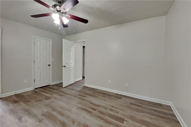 Building Photo - 3685 E Bolding Rd