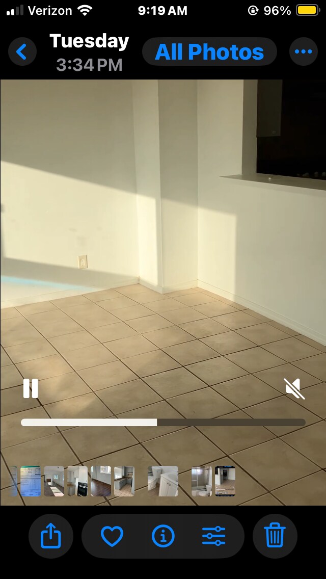 Building Photo - 1116 E Elk Ave