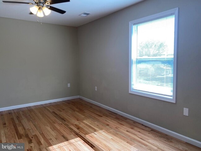 Building Photo - 208 Hackberry Dr