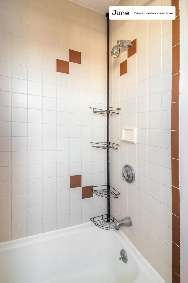 Building Photo - Room in Shared 2 bed/1 bath home in Somerville