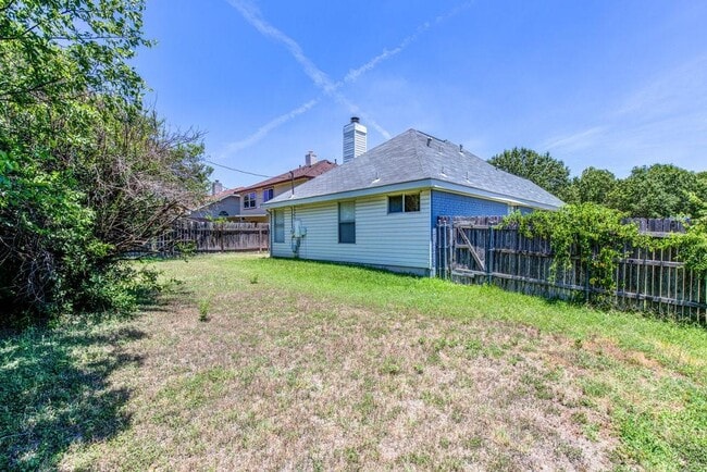 Building Photo - 16900 Simsbrook Dr