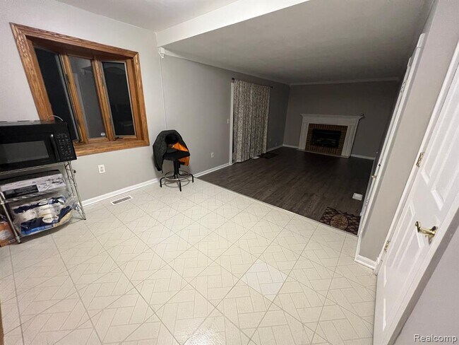 Building Photo - 13858 Arnold Dr