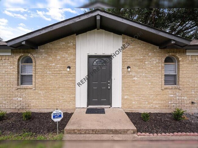 Building Photo - 2510 S Fielder Rd