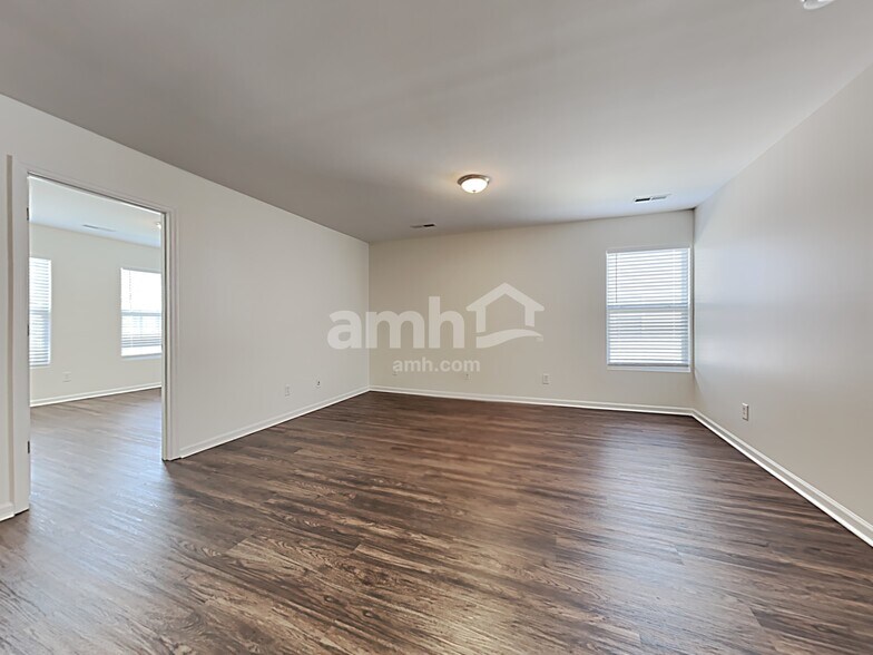 Building Photo - 106 Vango Dr