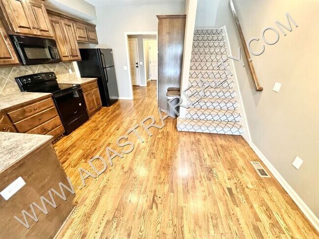 Building Photo - Beautiful and Spacious Olathe Townhome-Available in AUGUST!!!