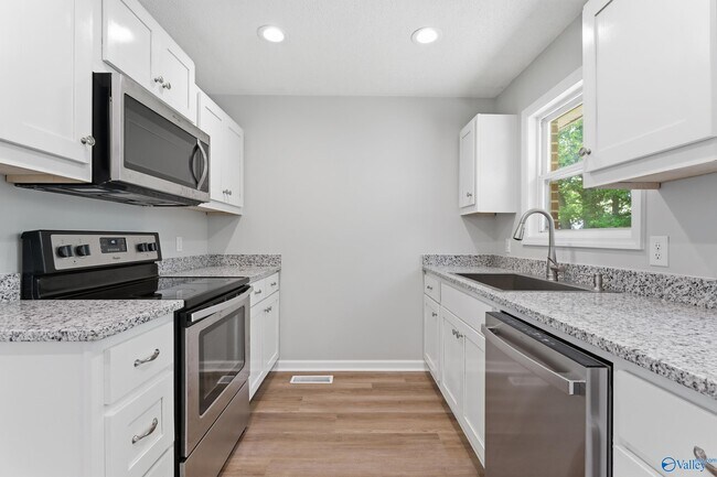 Building Photo - 1504 Faye St SW