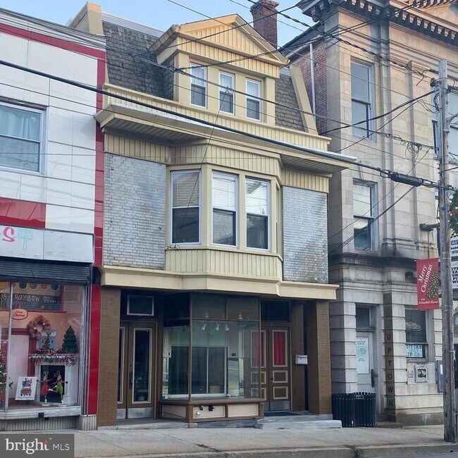 Building Photo - 10 E Main St