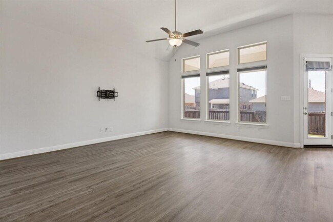 Building Photo - 727 Spinnaker Loop