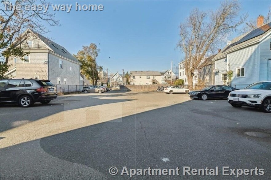 Building Photo - 14 Locust St