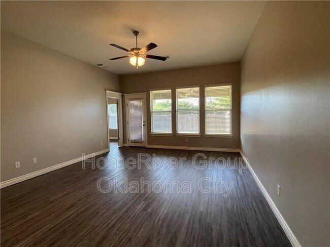 Building Photo - 1017 Merlin Dr