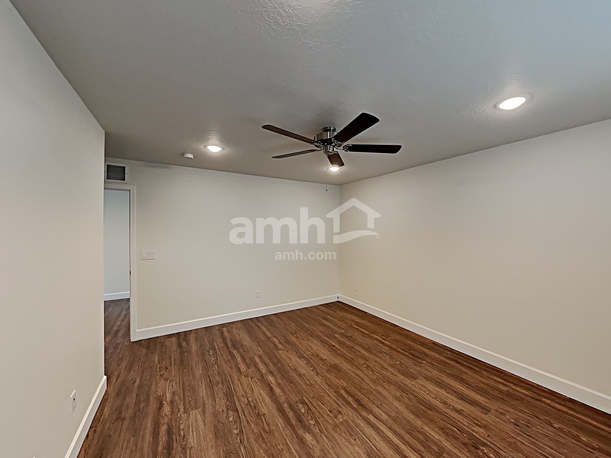 Building Photo - 2415 E Surry Way