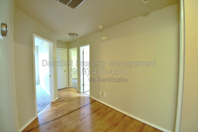 Building Photo - 11621 S Mulberry Ln