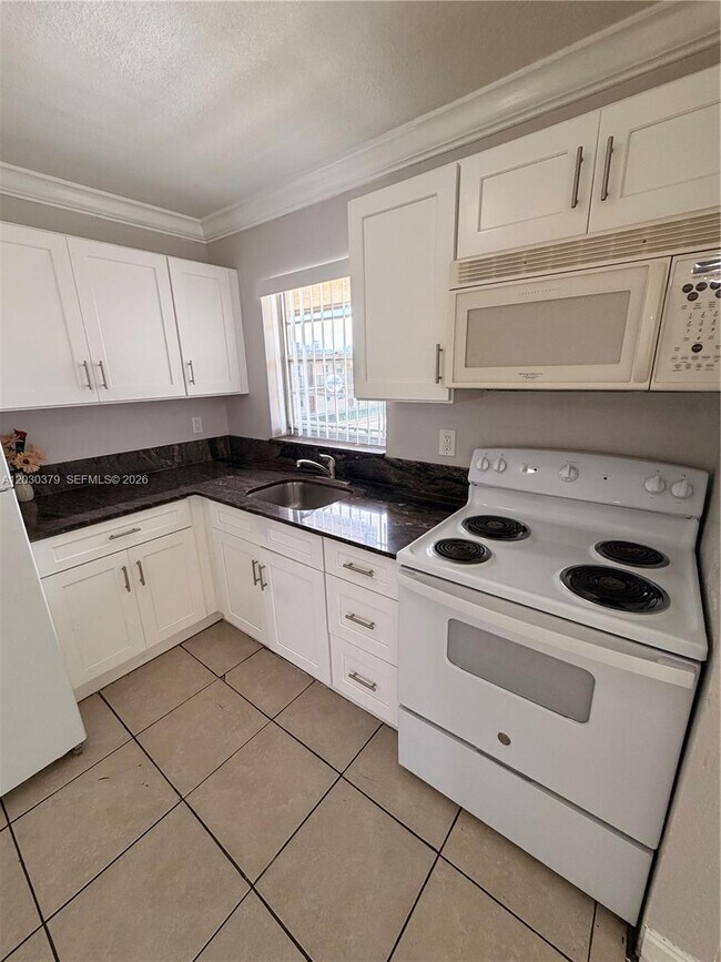 Building Photo - 412 Lakeside Dr