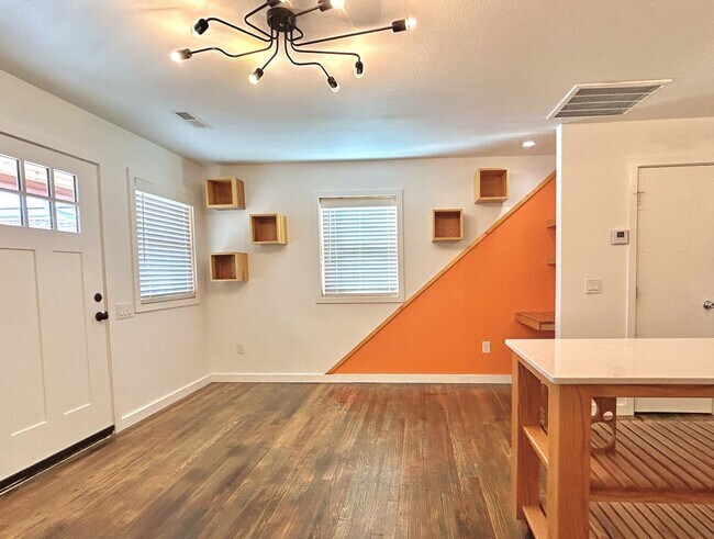 Building Photo - Pet-Friendly 1-Bedroom Apartment in Downtown Rogers –  Move-In Special!