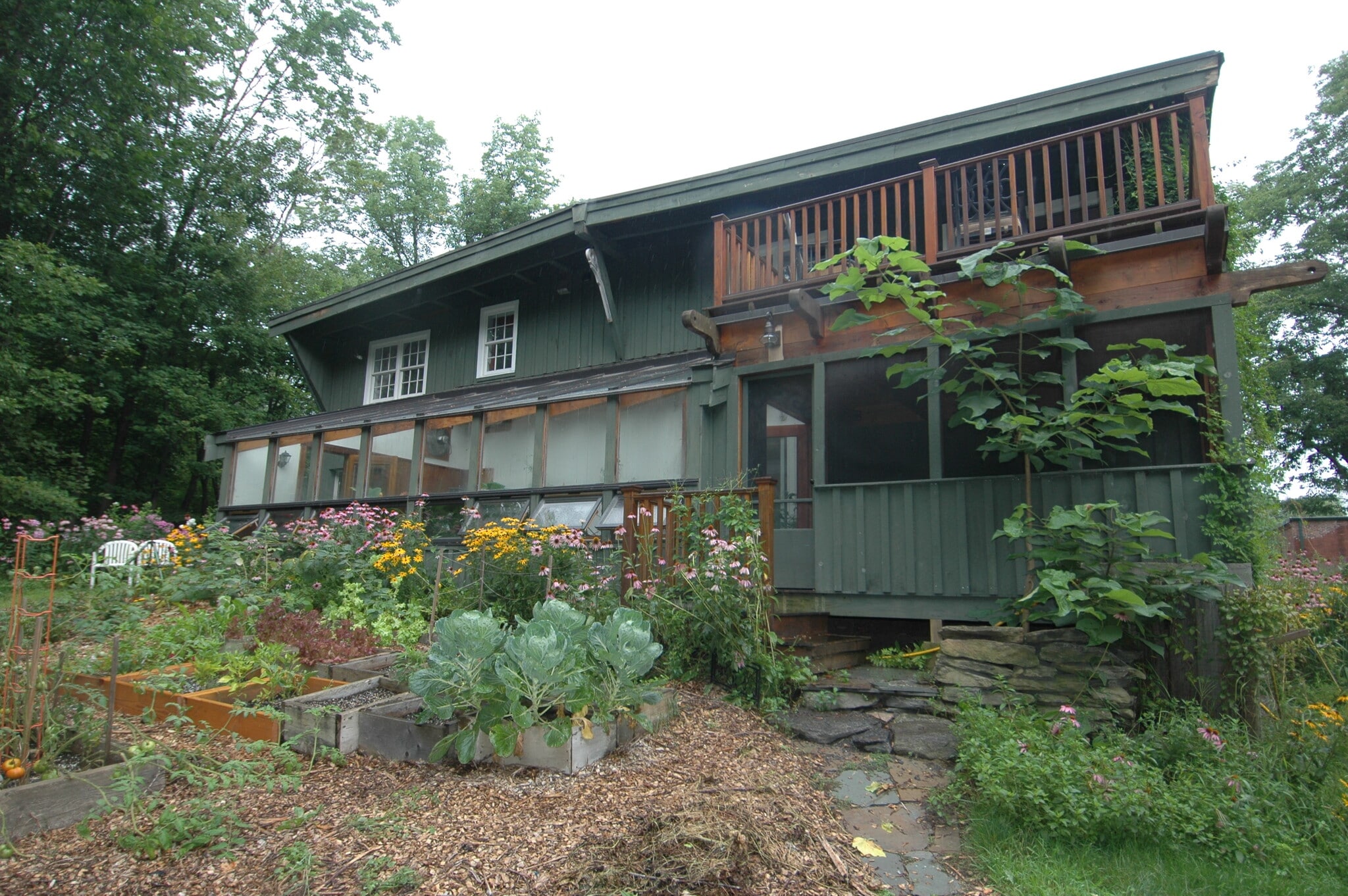 Back view showing deck - 268 West St