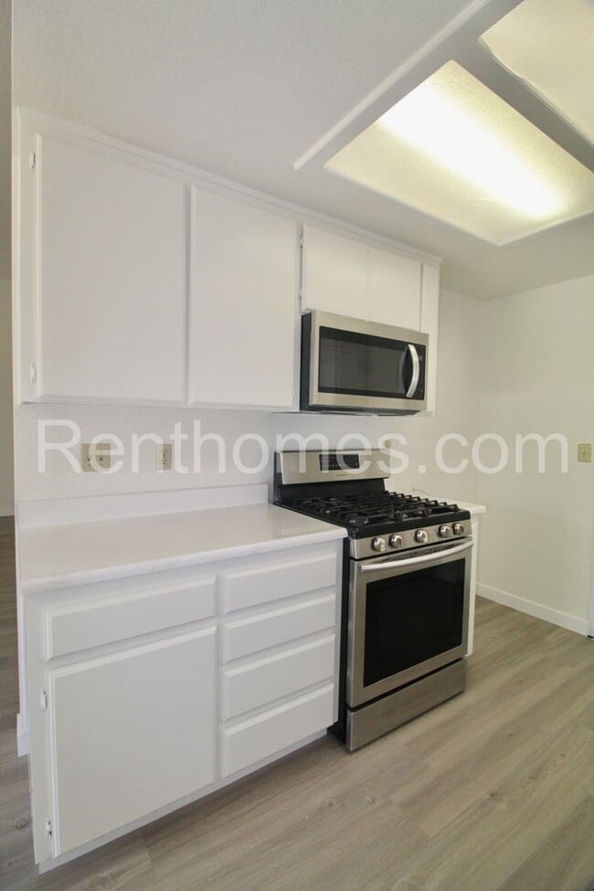 Building Photo - 2723 Malibu Pl
