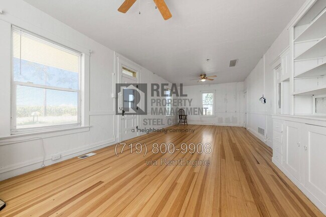 Building Photo - 1530 33rd Ln