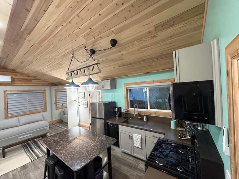 Building Photo - 7711 Owensmouth Ave