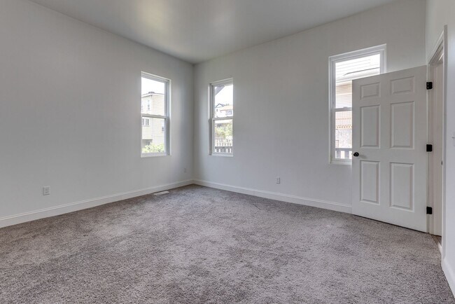 Building Photo - 19 Allen St