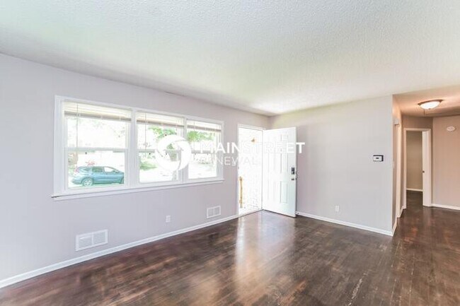 Building Photo - 3 Bedroom Pet-Friendly Home in BLUE SPRINGS, MO with Main Street Renewal