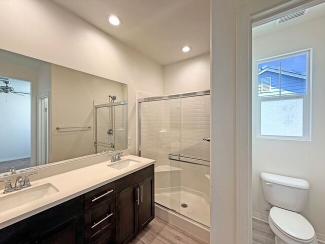 Building Photo - Bright & Inviting 2BR/2.5BA Townhome Near ...