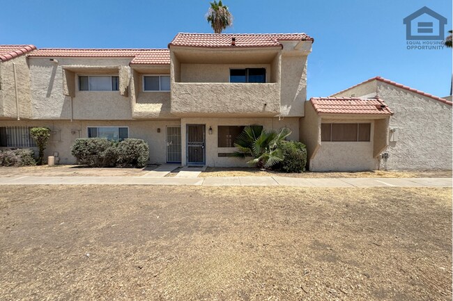 Building Photo - 3Bed/2Bath Townhouse at 47th Ave/Maryland Ave! Ready for Immediate Move-In! – FENCED-IN YARD!