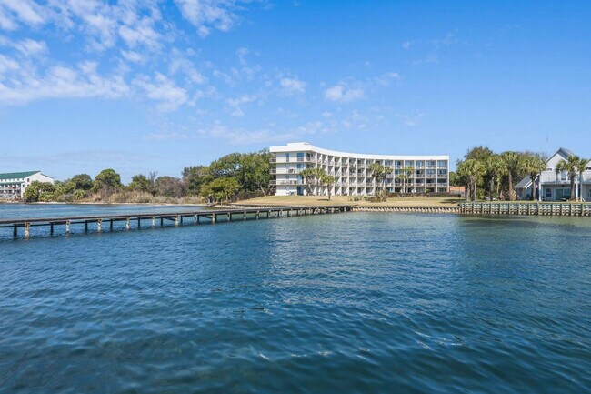 Building Photo - 214 Miracle Strip Pkwy SW