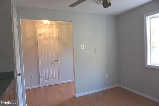 Building Photo - 19 Shady Spring Pl