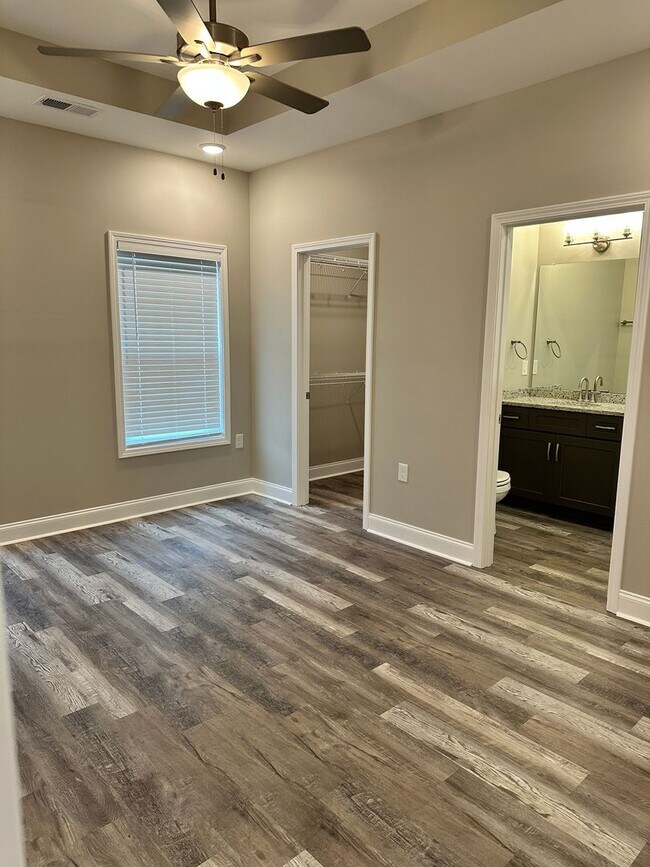 Building Photo - 2760 Cedrus Ave