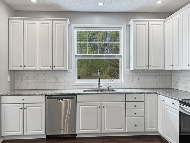 Building Photo - 8449 Forestview Ln N