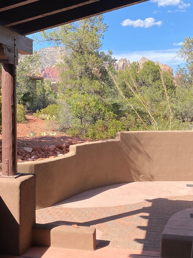 Building Photo - 115 Cll Irena