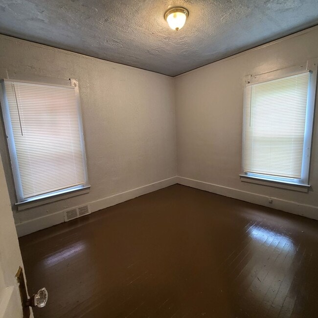 Building Photo - 2549 Highland St