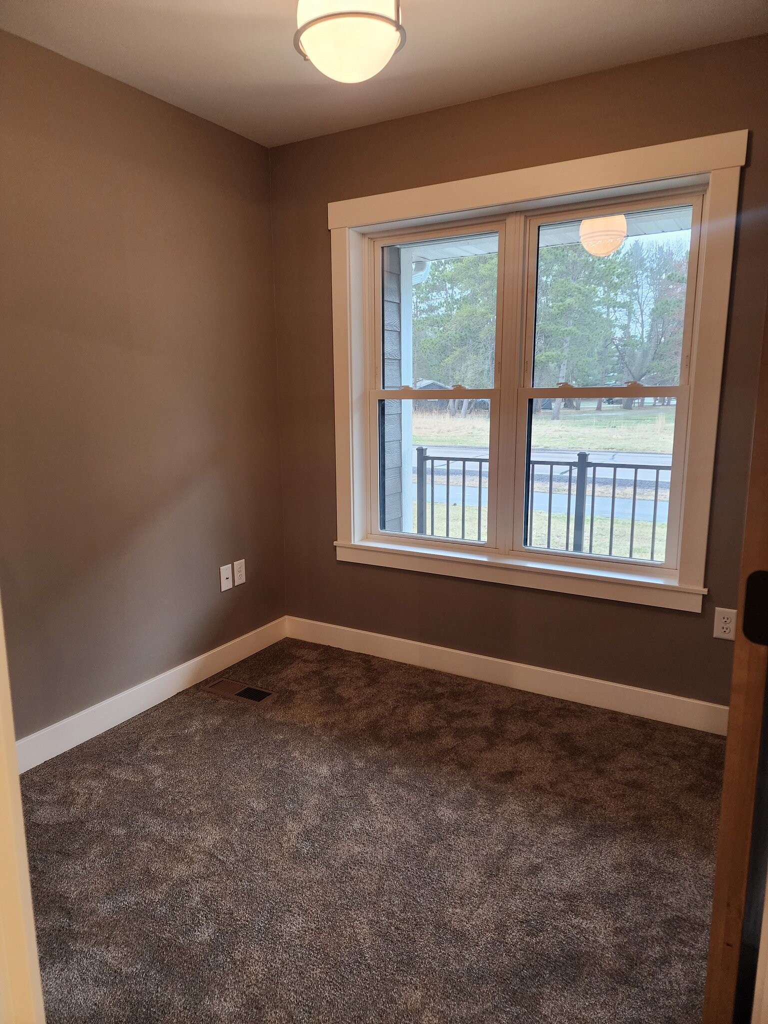 Building Photo - 2317 Lake Rd