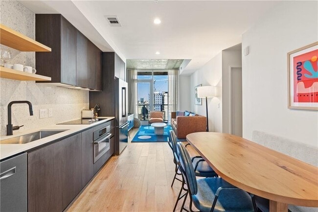 Primary Photo - 48 East Ave