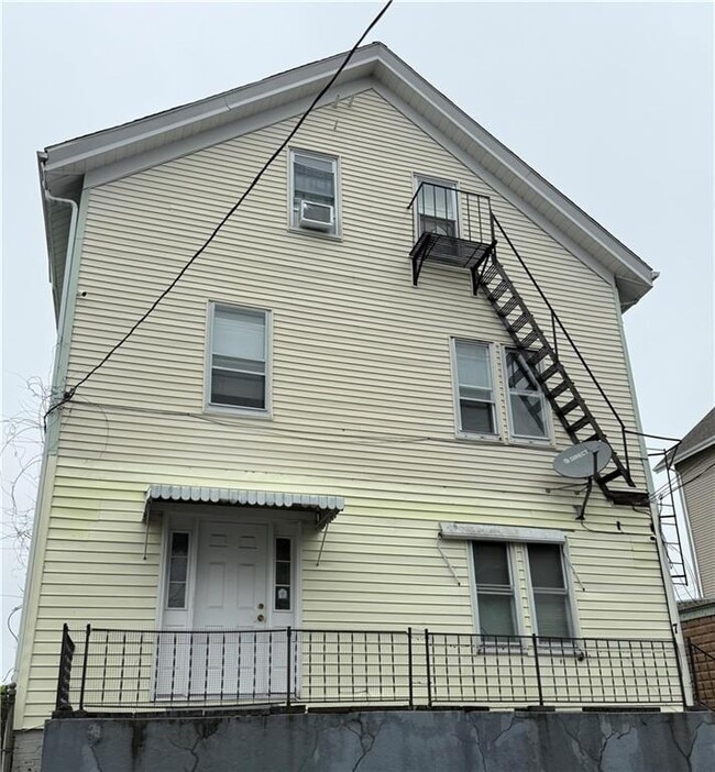 Primary Photo - 7 Barnes St